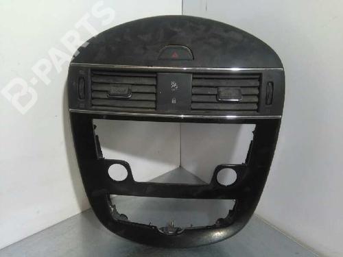 Used Middle console NISSAN PULSAR Hatchback (C13) [2014-2025]  11683904