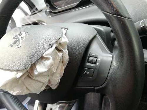 Used Steering wheel PEUGEOT 208 I (CA_, CC_) 1.2 VTI 82 (82 hp) 13325587