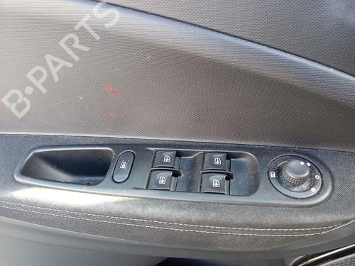 left-front-window-switch-renault-zoe-bfm_-2012-40036971 main image