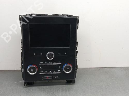 Used Display monitor RENAULT MEGANE IV Hatchback (B9A/M/N_) 1.3 TCe 140 (B9NB) (140 hp) 31014503