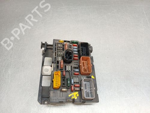 Used Fuse box Fuse box 38912152 38912152
