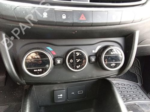 climate-control-fiat-tipo-estate-356_-357_-2016-37477747 main image
