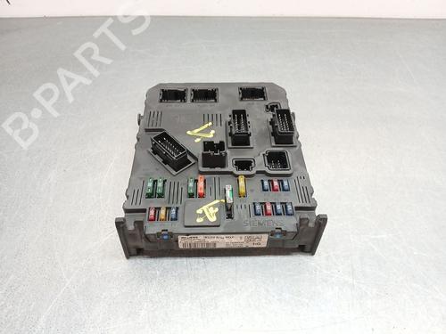 Used Fuse box Fuse box 38912137 38912137