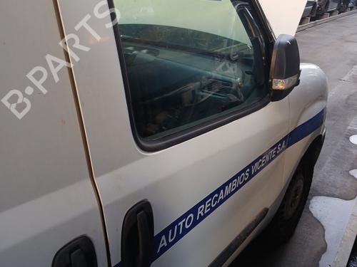 Porta frente direita FIAT DOBLO Bus (263_) 1.6 D Multijet (263AXD1B, 263AXX1B) (105 hp) 31183061