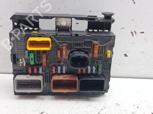 Used Fuse box Fuse box 37494253 37494253