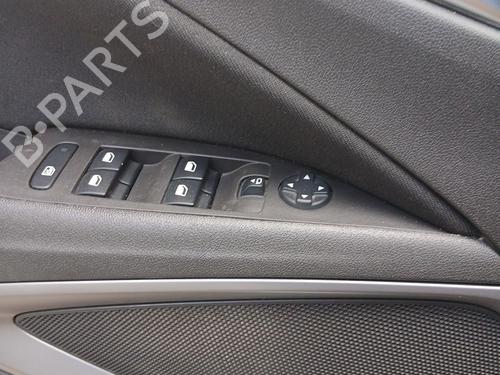 Used Left front window switch OPEL CROSSLAND X / CROSSLAND (P17, P2QO) 1.2 (75) (110 hp) 28357515