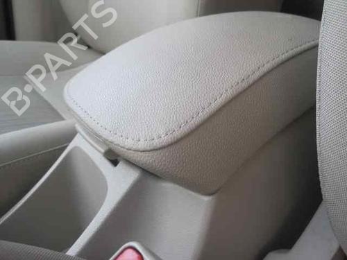 Left front steering knuckle KIA SPORTAGE II (JE_, KM_) 2.0 i 16V | BP2363044M25 