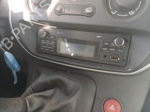 Used Radio RENAULT KANGOO / GRAND KANGOO II (KW0/1_) 1.5 dCi 90 (KW05, KW08, KW0G, KW11) (90 hp) 30504877
