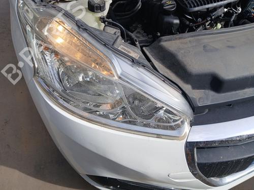 Right headlight PEUGEOT 208 I (CA_, CC_) 1.2 PureTech 82 | BP29828296C29 