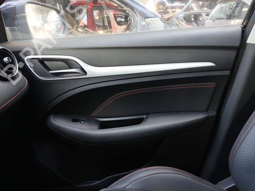 Garniture avant droite MG MG ZS SUV (AZS1) 1.5 VTi (106 hp) 29885765