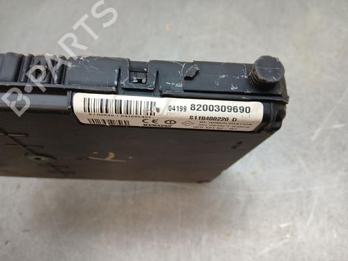 Zekeringkast RENAULT SCÉNIC II (JM0/1_) 1.5 dCi (JM02, JM13) | BP29826880E1