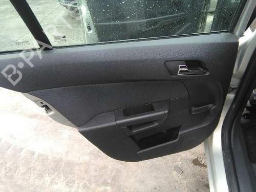 Fuse box OPEL ASTRA H (A04) 1.9 CDTI (L48) | BP2420393E1 