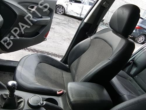 Used Right front seat Right front seat HYUNDAI ix35 (LM, EL, ELH) 1.7 CRDi (116 hp) 39900577 39900577