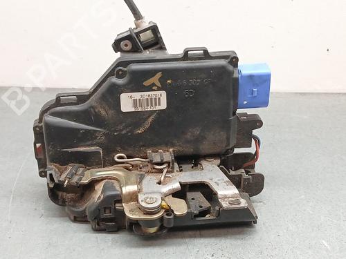 Used Front right lock VW TOUAREG (7LA, 7L6, 7L7) [2002-2013]  23132658