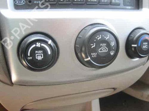 Left front steering knuckle KIA SPORTAGE II (JE_, KM_) 2.0 i 16V | BP2363044M25 