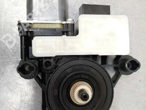 Rudehejsemotor bagstkærm venstre SEAT LEON ST (5F8) 1.6 TDI (110 hp) 9221730