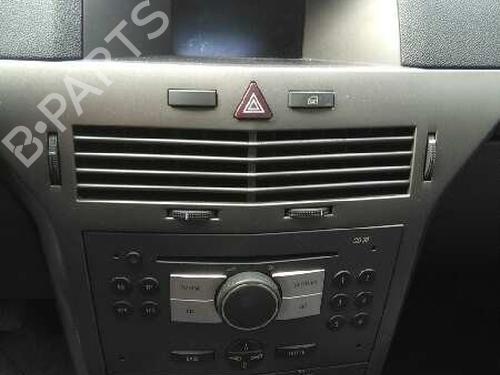 Fuse box OPEL ASTRA H (A04) 1.9 CDTI (L48) | BP2420393E1 