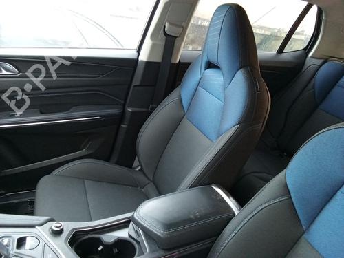 right-front-seat-lynk-co-01-2017-39239389 main image