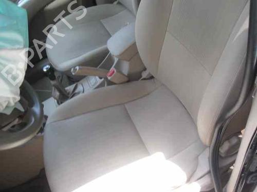 Left front steering knuckle KIA SPORTAGE II (JE_, KM_) 2.0 i 16V | BP2363044M25 