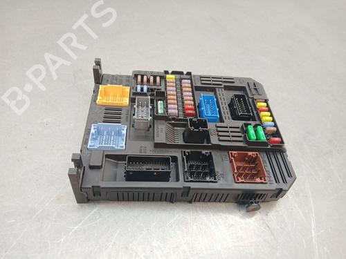 Used Fuse box Fuse box 39175754 39175754