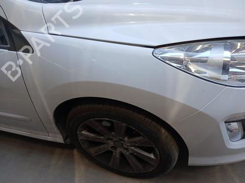 Forkjerm høyre PEUGEOT 308 I (4A_, 4C_) 1.6 HDi (109 hp) 31021398
