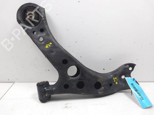Used Right front suspension arm TOYOTA COROLLA Hatchback (_E21_, _EA1_, _EH1_) 1.8 Hybrid (ZWE211) (98 hp) 22312884