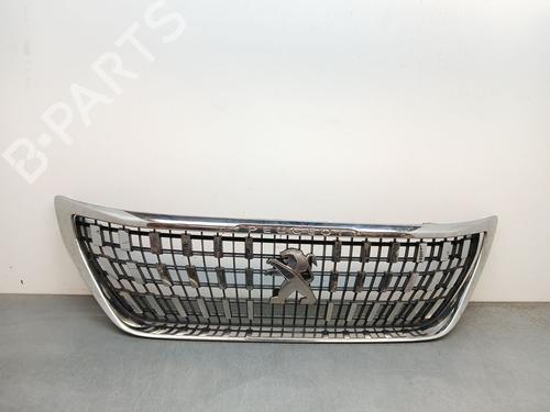 Used Grille PEUGEOT 3008 II SUV (MC_, MR_, MJ_, M4_) 1.6 BlueHDi 120 (120 hp) 28706270