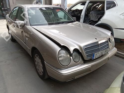 Brugte MERCEDES-BENZ E-CLASS (W210) E 300 Turbo-D (210.025) 4832322