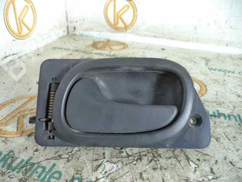 Used Rear left interior door handle RENAULT LAGUNA I (B56_, 556_) 1.6 16V (B568, B561) (107 hp) 3218519