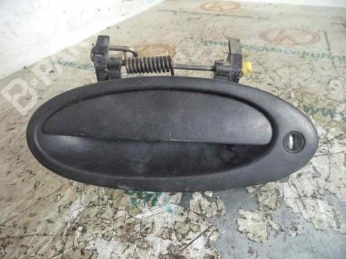 Used Front left exterior door handle RENAULT LAGUNA I (B56_, 556_) [1993-2002]  2483603