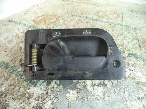 Used Front left interior door handle RENAULT LAGUNA I (B56_, 556_) [1993-2002]  3219446