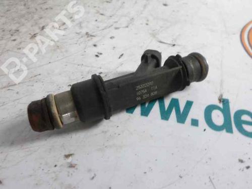 Used Injector CHEVROLET AVEO / KALOS Hatchback (T200) 1.4 16V (94 hp) 2471139