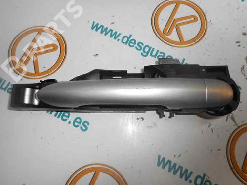 Maniglia esterna anteriore destra RENAULT CLIO III (BR0/1, CR0/1) 1.5 dCi (C/BR0G, C/BR1G) (68 hp) 2483736