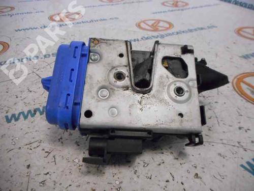 Zamek drzwi tylnych lewych AUDI A8 D2 (4D2, 4D8)  4D0839015D |