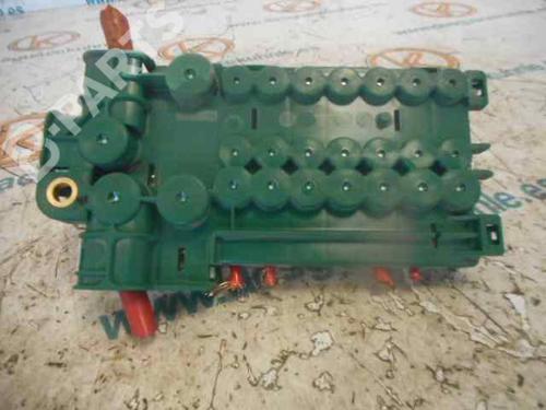 Fuse box BMW 5 (E39) 528 i (193 hp) 2449946