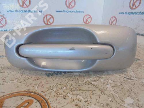 Used Front right exterior door handle CHRYSLER VOYAGER IV (RG, RS) 3.3 Flex-Fuel (174 hp) 2496481
