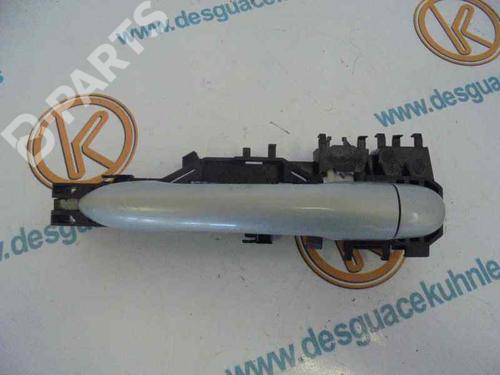 Høyre foran utvendig håndtak RENAULT MEGANE II Saloon (LM0/1_) 1.9 dCi (LM0G, LM1G, LM2C) (120 hp) 2465955