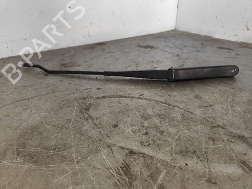 Used Front windshield wiper arm FIAT STILO (192_) 1.2 16V (192_XA1B) (80 hp) 29731829