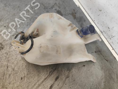 Used Windscreen washer tank ALFA ROMEO 147 (937_) 1.9 JTD (937.AXD1A, 937.BXD1A, 937.AXV1A, 937.BXB1A,... (115 hp) 27624383