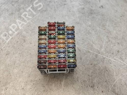 Sikringsdose Sikringsdose VOLVO S60 I (384) [2000-2010] 39718674 39718674