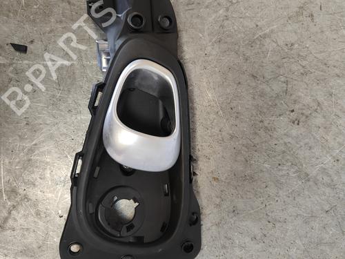 front-left-interior-door-handle-fiat-500l-351_-352_-2012-33694736 main image