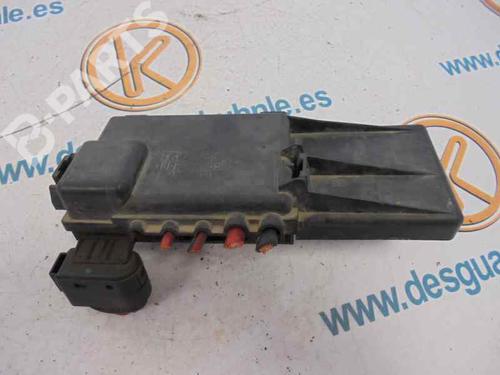 Boîte à Fusibles VW GOLF IV (1J1) 1.4 16V (75 hp) 2456385