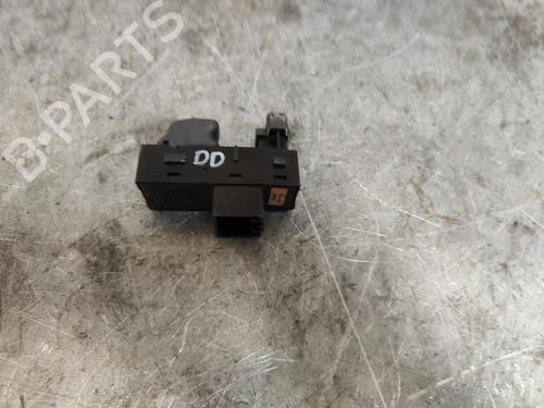 Used Right front window switch VOLVO V40 Estate (645) 2.0 (136 hp) 26291333