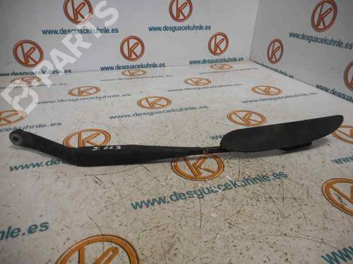 Used Front windshield wiper arm HYUNDAI COUPE I (RD) [1996-2004]  3524376