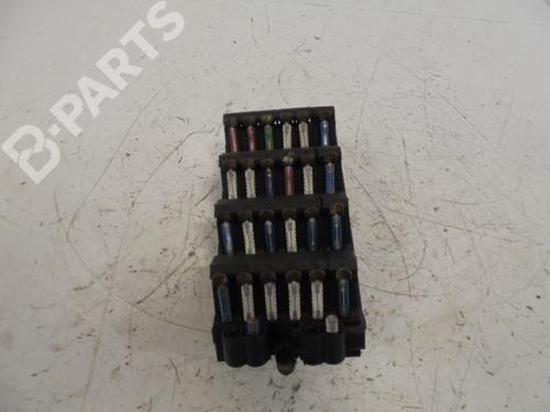 Used Fuse box MERCEDES-BENZ E-CLASS (W124) E 300 Turbo-D 4-matic (124.333) (147 hp) 6930772