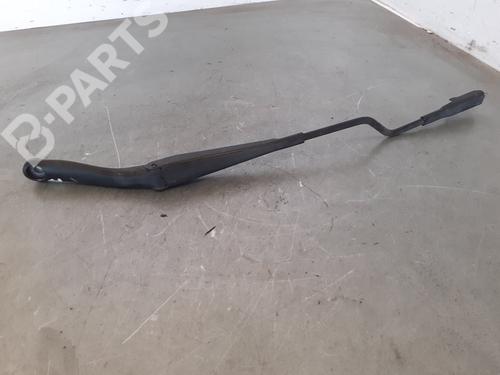 Used Front windshield wiper arm FIAT GRANDE PUNTO (199_) 1.3 D Multijet (75 hp) 9843512