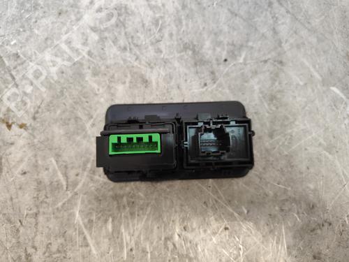 Switch JAGUAR XE (X760) 2.0 D AWD | BP29584921I30 