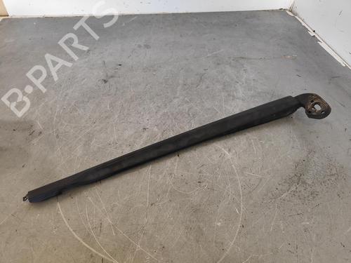Used Front windshield wiper arm SEAT LEON (1P1) [2005-2013]  13937244