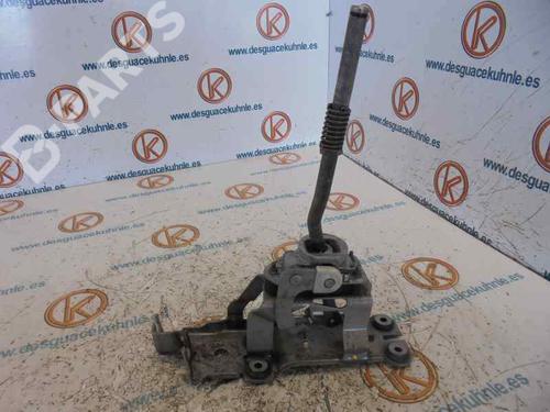 Used Gear lever CHRYSLER VOYAGER IV (RG, RS) 2.5 CRD (141 hp) 7428914