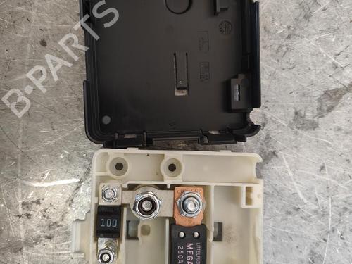 Fuse box BMW 3 (E46) 320 i (150 hp) 17647875